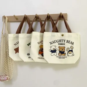 S75378ca710f94e88bc60bd558c2e5646F.webp حقيبة الدب اللطيفة 🐻 | غداء ومدرسة وأكثر! ✨